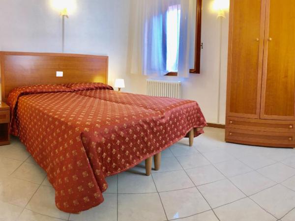 Hotel Ariel Silva : photo 8 de la chambre chambre double avec salle de bains commune - bâtiment séparé