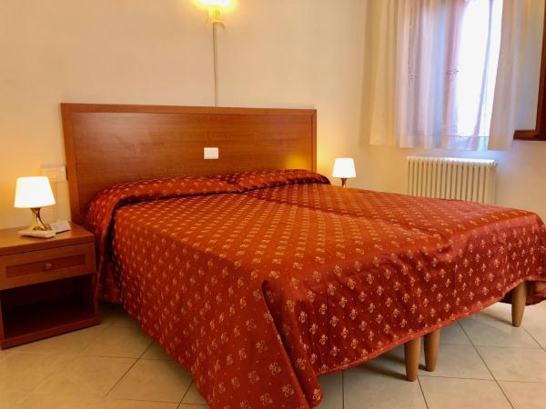 Hotel Ariel Silva : photo 6 de la chambre chambre double avec salle de bains commune - bâtiment séparé