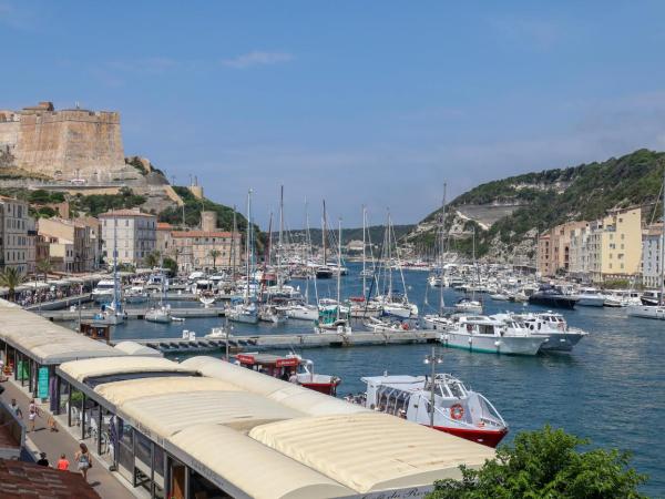 L'Escale : photo 9 de la chambre 201 room