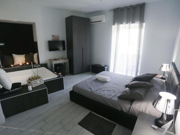 ESPOSITO PLAZA- ROOMS & SUITE : photo 9 de la chambre suite junior avec piscine privée