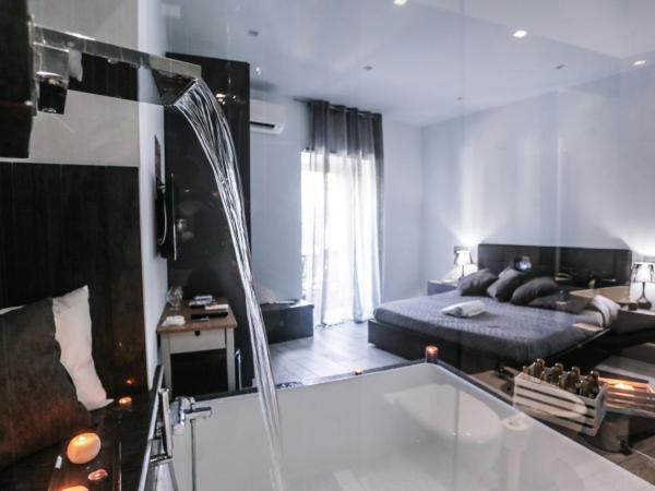 ESPOSITO PLAZA- ROOMS & SUITE : photo 10 de la chambre suite junior avec piscine privée