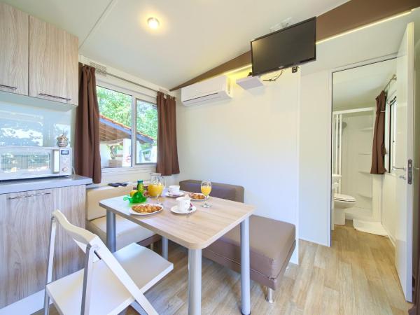 Camping Glavotok : photo 6 de la chambre mobile home 2 chambres avec terrasse