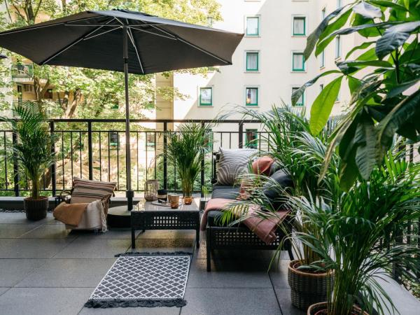 District17 - LoftAffair Collection : photo 10 de la chambre appartement « berlin-mitte » avec terrasse et cheminée