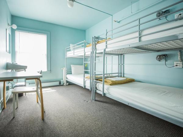 American Hotel Hostel : photo 2 de la chambre lit simple dans dortoir pour femmes de 4 lits - salle de bains commune