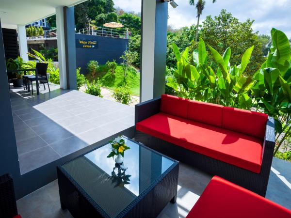 White Flower Lanta : photo 9 de la chambre chambre quadruple avec terrasse 