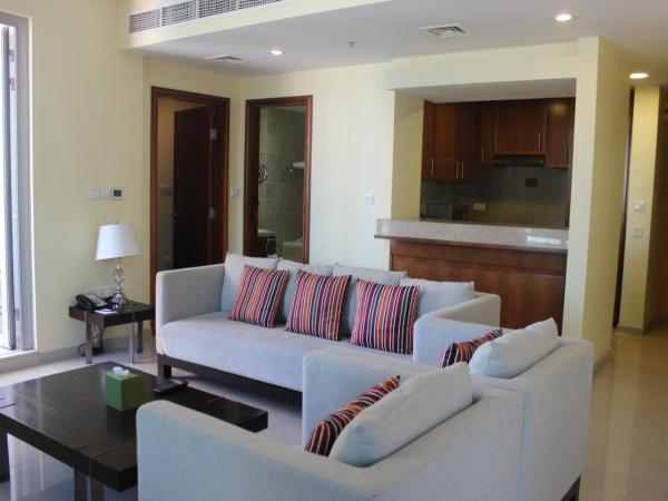 Ramada by Wyndham Downtown Dubai : photo 4 de la chambre hébergement 1 chambre lit king-size, balcon avec vue sur fontaine, fumeurs