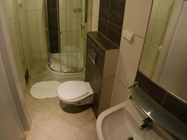 Brama Hostel : photo 1 de la chambre chambre triple avec salle de bains privative