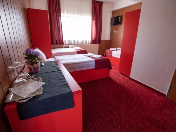 Népliget Hotel : photo 2 de la chambre chambre triple deluxe