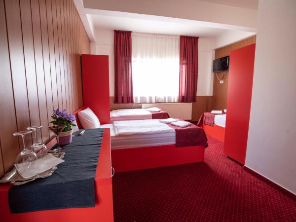 Népliget Hotel : photo 4 de la chambre chambre triple deluxe