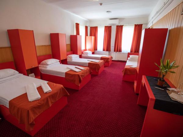 Népliget Hotel : photo 1 de la chambre chambre quadruple deluxe