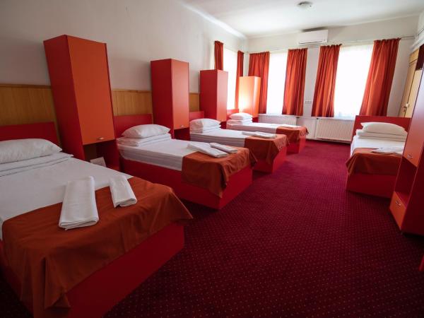 Népliget Hotel : photo 3 de la chambre chambre quadruple deluxe