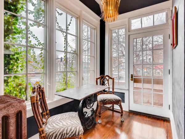 The Holiday Chalet Victorian : photo 8 de la chambre albert i suite