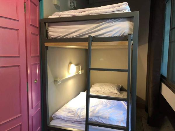 Stash Hostel : photo 4 de la chambre chambre double standard avec salle de bains commune