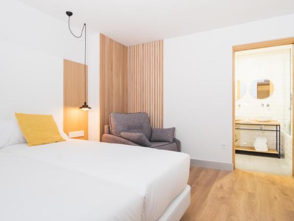 Pensión Arroka : photo 3 de la chambre chambre double avec lit d'appoint