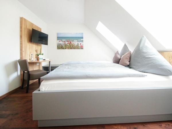 Hotel Birkensee : photo 3 de la chambre chambre double avec salle de bains privative