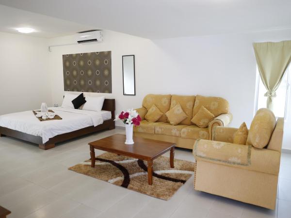 Mawar Villa, Batu Hitam : photo 2 de la chambre suite familiale