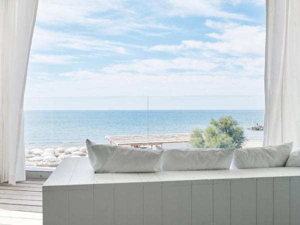 Hôtel Plage Palace & Spa : photo 3 de la chambre suite junior de luxe - vue sur mer