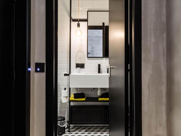 Upstairs Hotel : photo 4 de la chambre hébergement de taille intermédiaire - vue sur rue