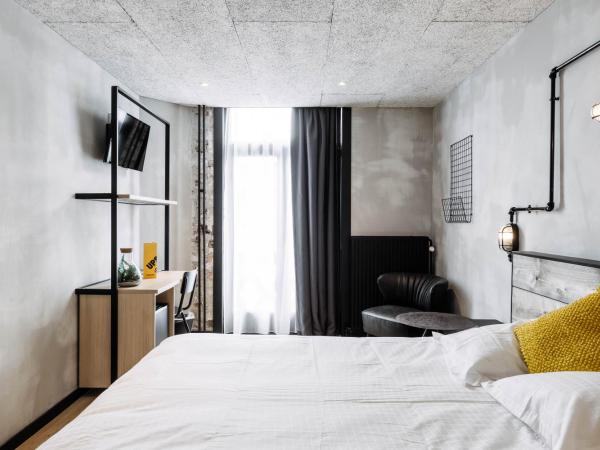 Upstairs Hotel : photo 5 de la chambre hébergement de taille intermédiaire - vue sur rue