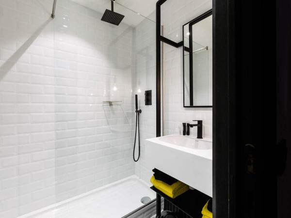 Upstairs Hotel : photo 7 de la chambre très grande chambre