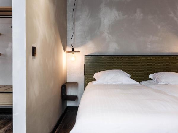 Upstairs Hotel : photo 9 de la chambre très grande chambre