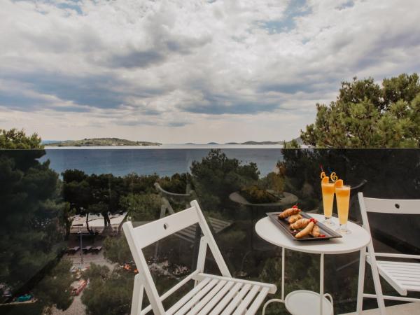 Villas Arausana & Antonina : photo 7 de la chambre chambre double classique avec balcon et vue sur la mer