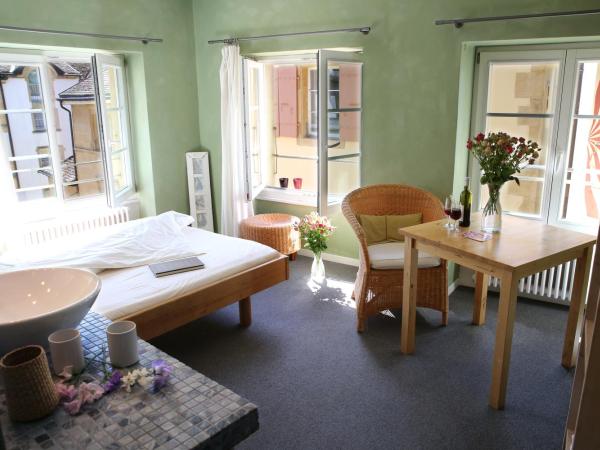 Le Café-Hôtel de L'Aubier : photo 1 de la chambre chambre double avec salle de bains commune