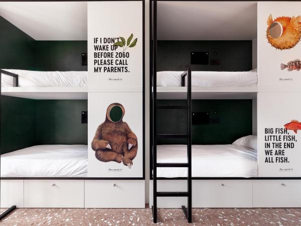 2060 The Newton Hostel : photo 2 de la chambre lit dans dortoir mixte de 8 lits avec salle de bains 