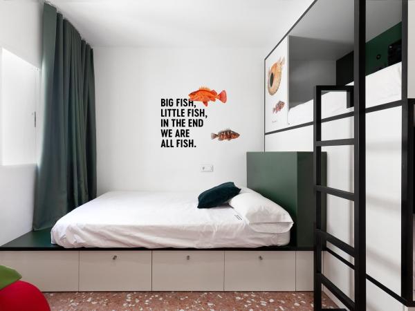 2060 The Newton Hostel : photo 1 de la chambre chambre familiale avec salle de bains privative