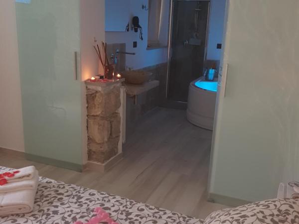 Il Daviduccio Suite : photo 9 de la chambre suite avec baignoire spa