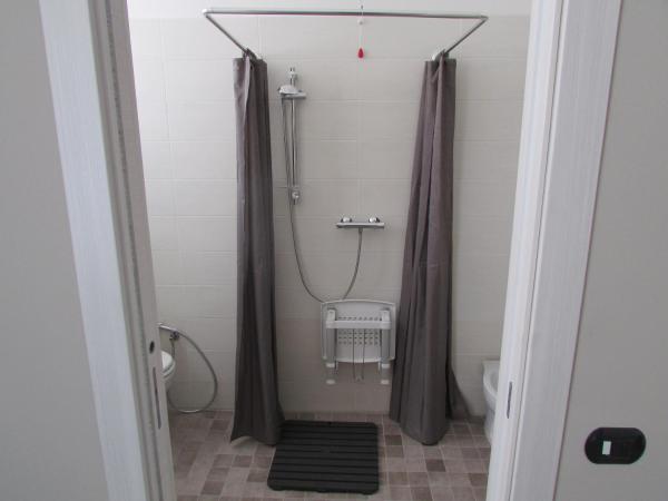 Affittacamere Verona in : photo 7 de la chambre chambre double ou lits jumeaux - accessible aux personnes à mobilité réduite