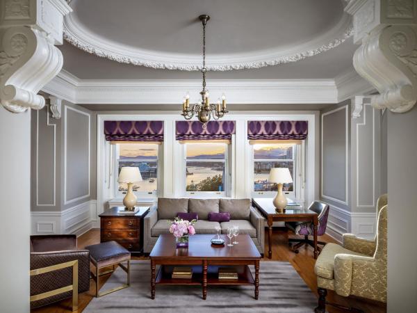 Fairmont Empress Hotel : photo 2 de la chambre suite 1 chambre signature avec lit king-size et canapé-lit - vue sur port