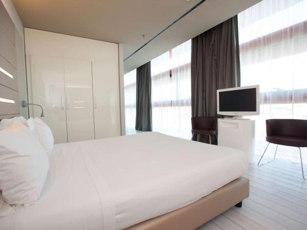 Best Western Plus Net Tower Hotel Padova : photo 2 de la chambre suite lit king-size avec canapé-lit