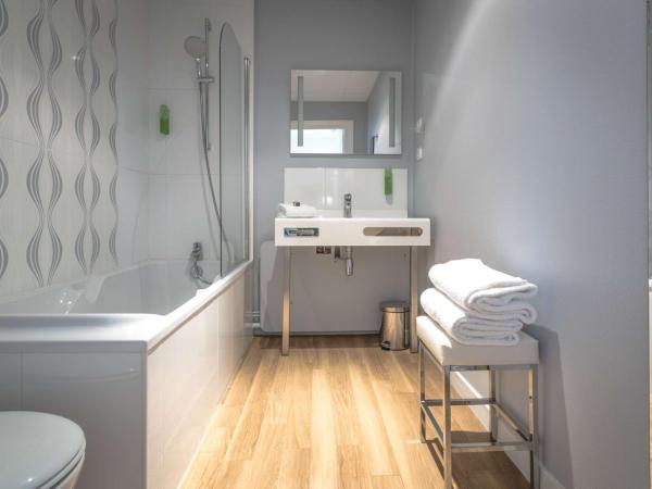 Best Western Hôtel de France : photo 3 de la chambre chambre supérieure lit queen-size