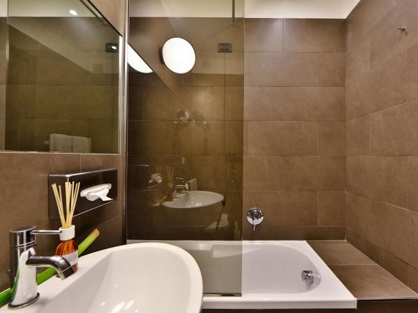 Best Western Plus Hotel Farnese : photo 4 de la chambre chambre lit queen-size supérieure avec balcon
