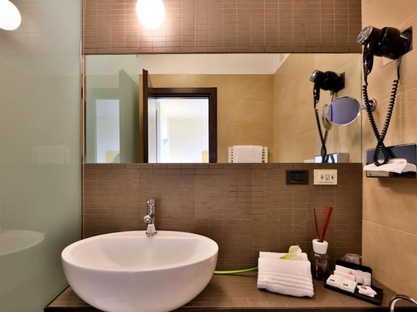 Best Western Plus Hotel Farnese : photo 4 de la chambre standard double room with french bed and balcony