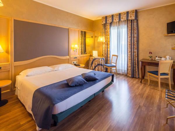 Best Western Hotel Luxor : photo 2 de la chambre chambre lit queen-size supérieure avec terrasse