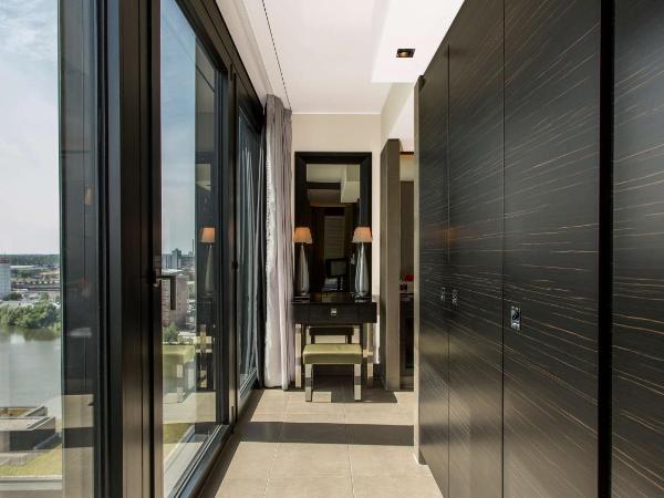 Hyatt Regency Dusseldorf : photo 5 de la chambre suite lit king-size