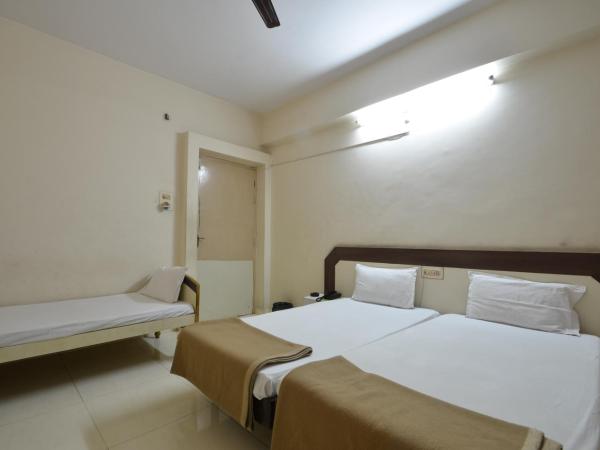 Hotel Maya Deluxe : photo 2 de la chambre chambre double Économique avec ventilateur