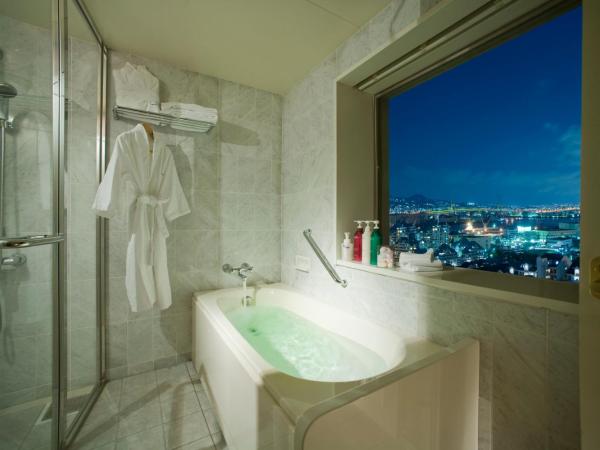 Hotel Plaza Kobe : photo 4 de la chambre corner twin room with view bath [non-smoking]
