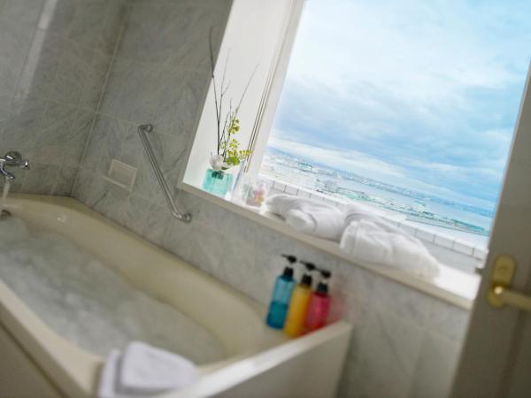 Hotel Plaza Kobe : photo 3 de la chambre corner twin room with view bath ( extra bed from 3 adult) - non-smoking