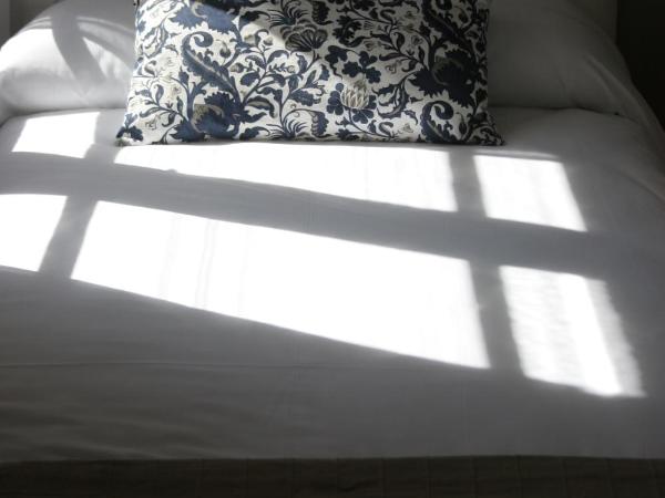 7 Moons Bed & Breakfast : photo 4 de la chambre chambre lits jumeaux avec salle de bains commune