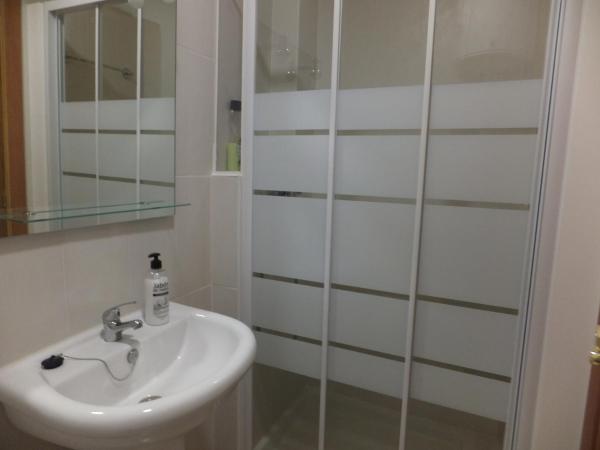 Hostal El Paraiso Playa Alicante : photo 1 de la chambre chambre lit queen-size