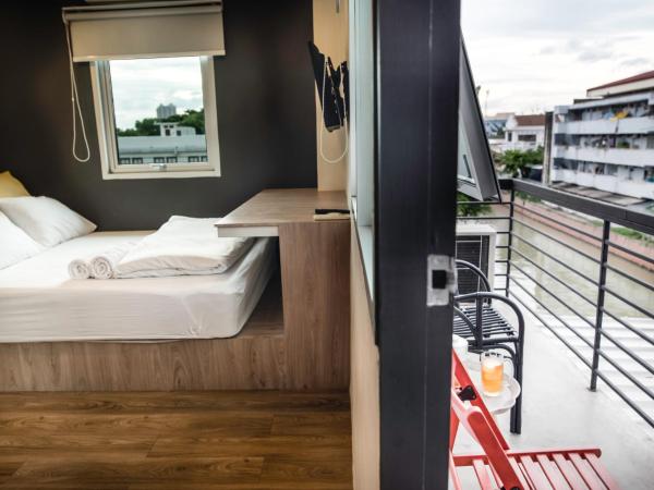 Jam Hostel Bangkok : photo 2 de la chambre chambre double avec balcon