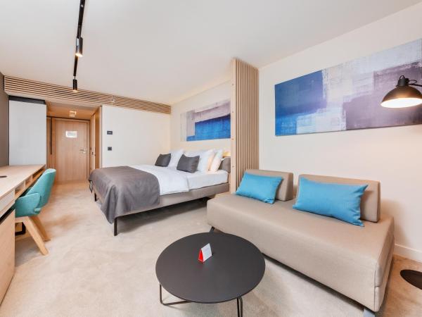 Hotel Park Plava Laguna : photo 3 de la chambre chambre familiale classique avec balcon