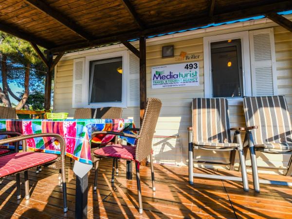 Camping Media Mobile Homes in Brioni Sunny Camping : photo 3 de la chambre mobile home 3 chambres supérieur avec terrasse