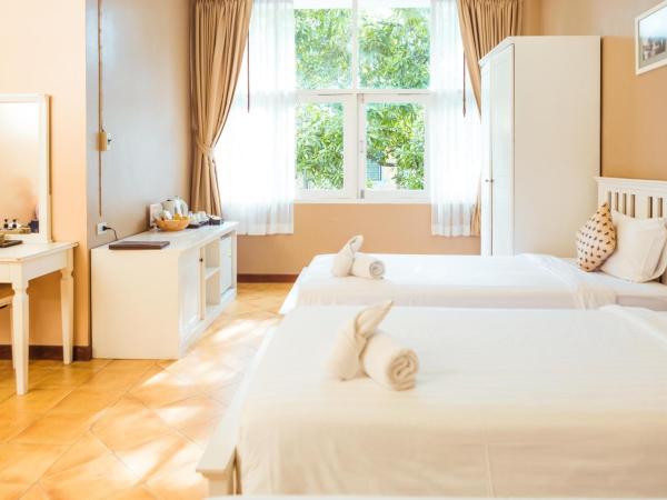 Feung Nakorn Balcony Rooms and Cafe : photo 2 de la chambre chambre triple