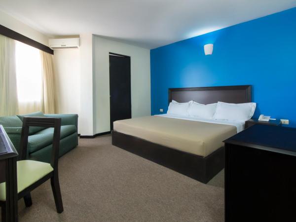 CHN Hotel Monterrey Santa Fe : photo 9 de la chambre chambre supérieure lit queen-size