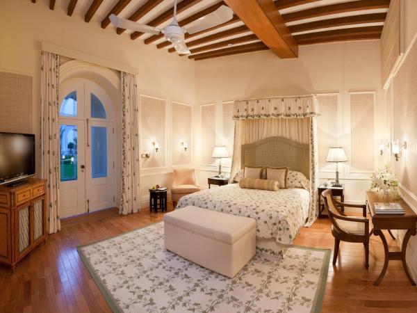 Taj Falaknuma Palace : photo 2 de la chambre chambre double palace avec vue sur le jardin