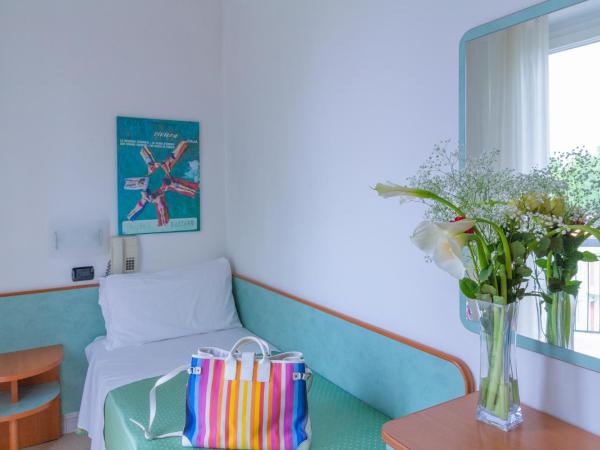 Hotel Sultano : photo 3 de la chambre chambre double ou lits jumeaux avec balcon